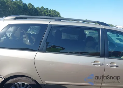 2010 Toyota Sienna Xle z USA, uszkodzony, nr VIN 5TDYK4CC5AS307821